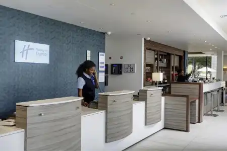 Holiday Inn Express London - ExCeL by IHG - 1