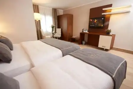 Mira Alsancak - 44