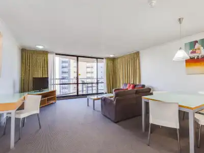 Central Hillcrest Apartment - 1