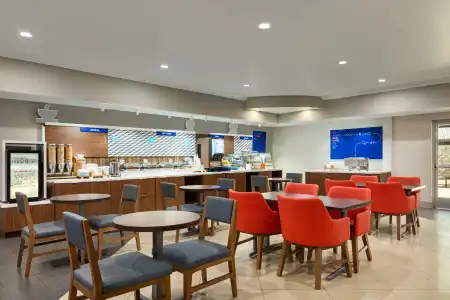 Holiday Inn Express and Suites Bakersfield Central by IHG - 30