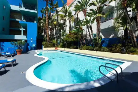 Ramada Plaza by Wyndham West Hollywood & Suites - 9