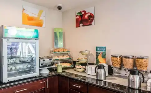 Quality Inn & Suites near Downtown Bakersfield - 11