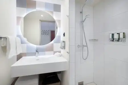 Hampton by Hilton - 27