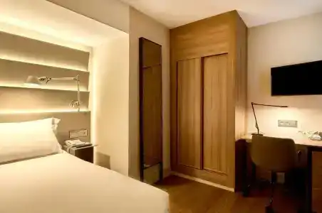 NH Sants Barcelona - 52