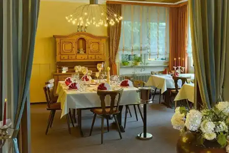 & Restaurant Kaiserhof - 11