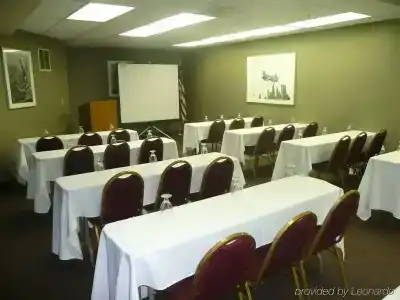 Quality Suites Lansing West - 15