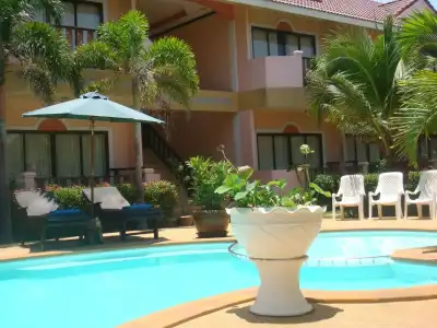 Lanta Seafront Resort - 10