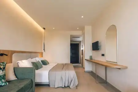 Alexandra Beach Resort & Spa - 1