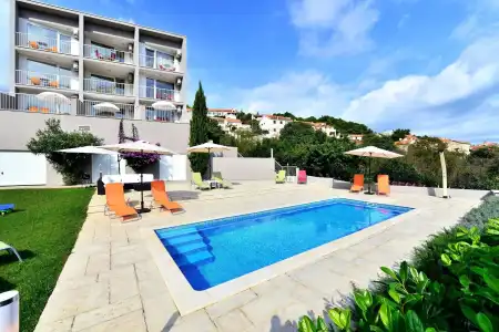 Bretia Apartments - 11