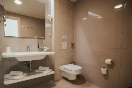 Romana Beach Apartments - 8