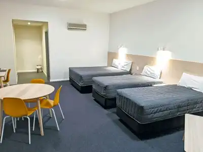 Mayfair Plaza Motel - 97