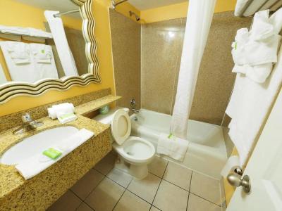 Seashire Inn & Suites - 20