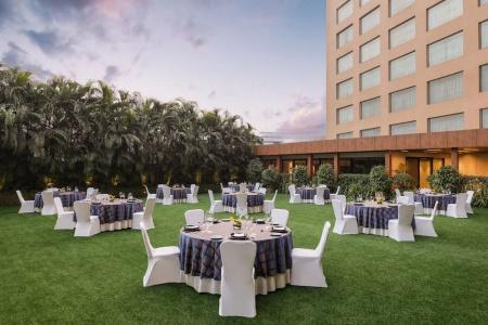 Courtyard by Marriott Mumbai International Airport - 32