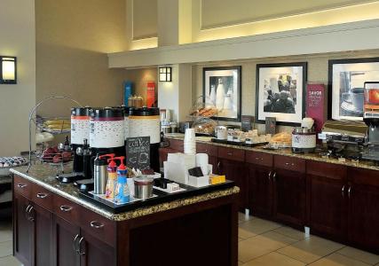 Hampton Inn & Suites by Hilton Calgary-Airport - 14