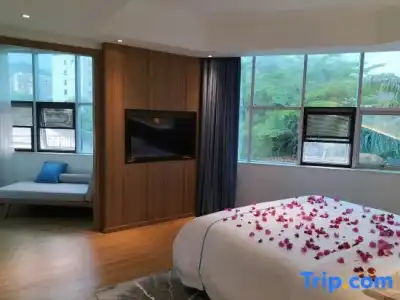 Tropic Towers Apartments - 111