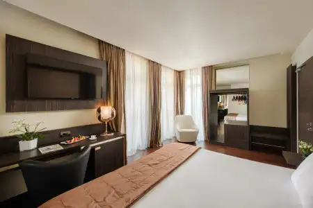 The Square - 11