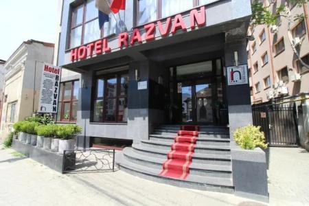 Razvan - 30