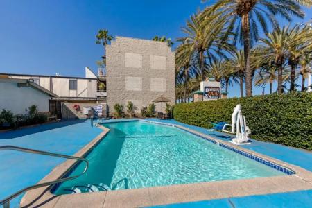 Anaheim Discovery Inn and Suites - 12