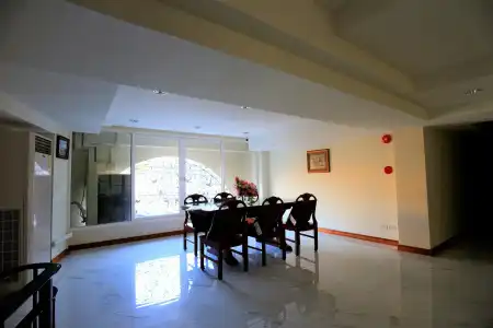 Royale 8 Ville Guest House - 19