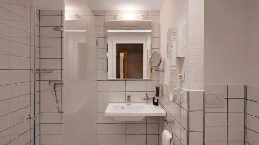 Newton Heilbronn - 7