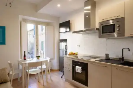 Regis Condo - 12