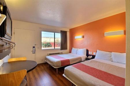 Motel 6 Laredo, TX - South - 4