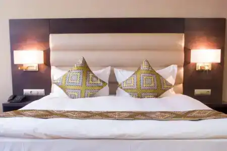 Best Western Plus - 76