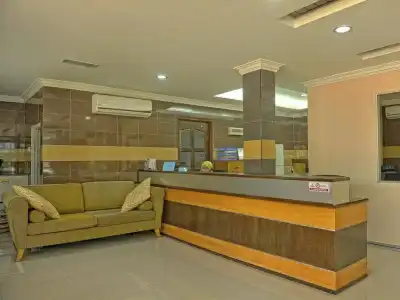Penarak Bamboo Beach Motel - 1