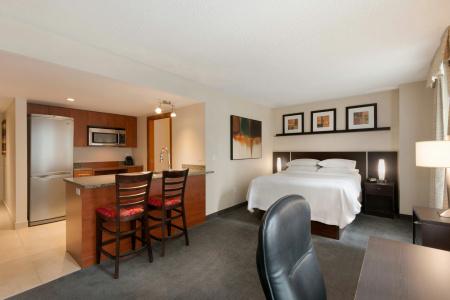 Embassy Suites Montréal by Hilton - 3