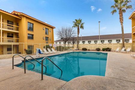 La Quinta Inn by Wyndham El Paso West - 10
