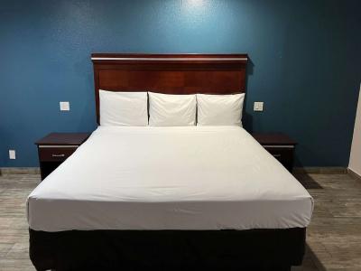 Super 8 by Wyndham Mesa Downtown Near Convention Center - 61