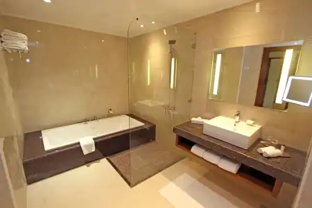 DoubleTree by Hilton Resort & Spa Marjan Island - 50