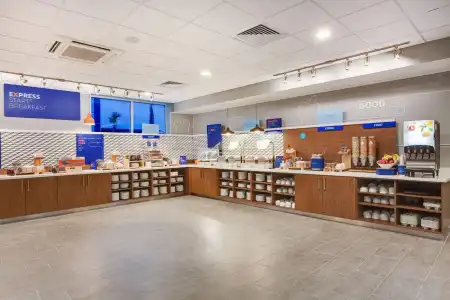 Holiday Inn Express & Suites Panama City Beach - Beachfront by IHG - 12