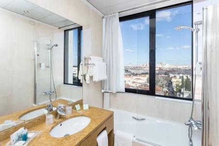 Holiday Inn Lisbon by IHG - 84