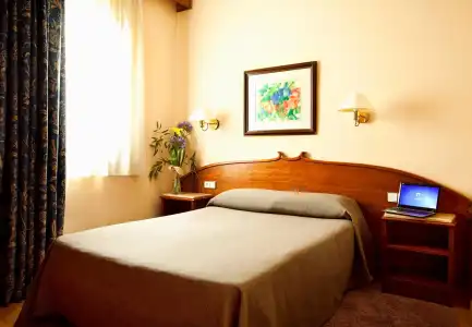 Gaudi - 25