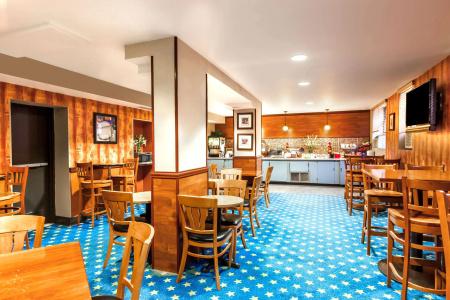 Ramada by Wyndham Jersey City - 14