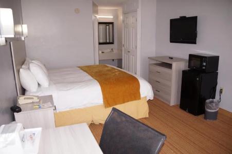 Days Inn & Suites by Wyndham Williamsburg Colonial - 21