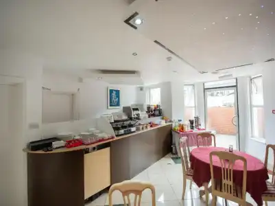 London Guest House by OYO - Acton - 15