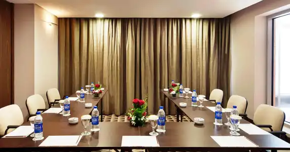 Oaks Liwa Executive Suites - 8