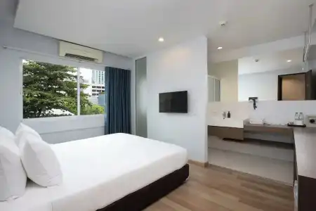 Nantra Silom - 42