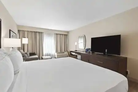 DoubleTree by Hilton Columbus - 54