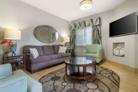 Best Western Plus Oceanside Palms - 3