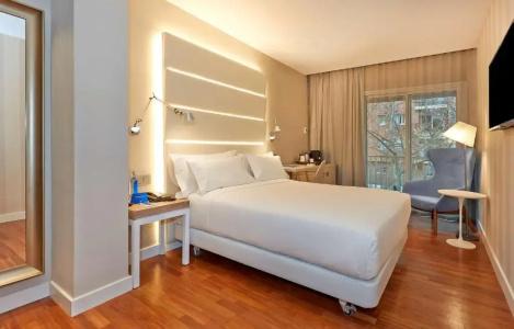 NH Barcelona les Corts - 39