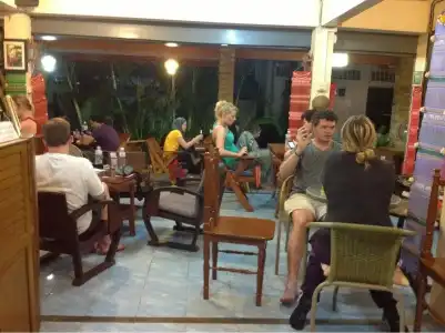 TR Guesthouse - 8