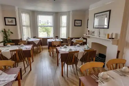 Sportsview Guest House - 13
