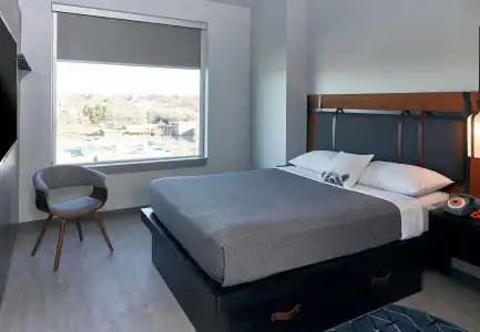 Moxy Denver Cherry Creek - 7