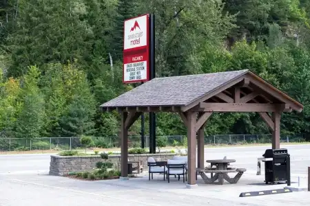 Swiss Chalet Motel - 29