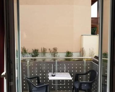 Emiliana am Bahnhof - 5