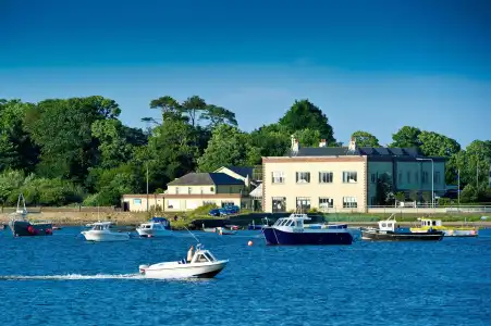 Riverbank House - 5