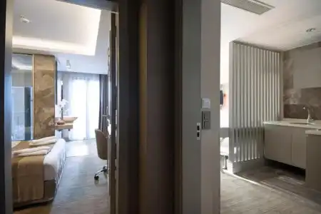 GK Regency Suites - 41